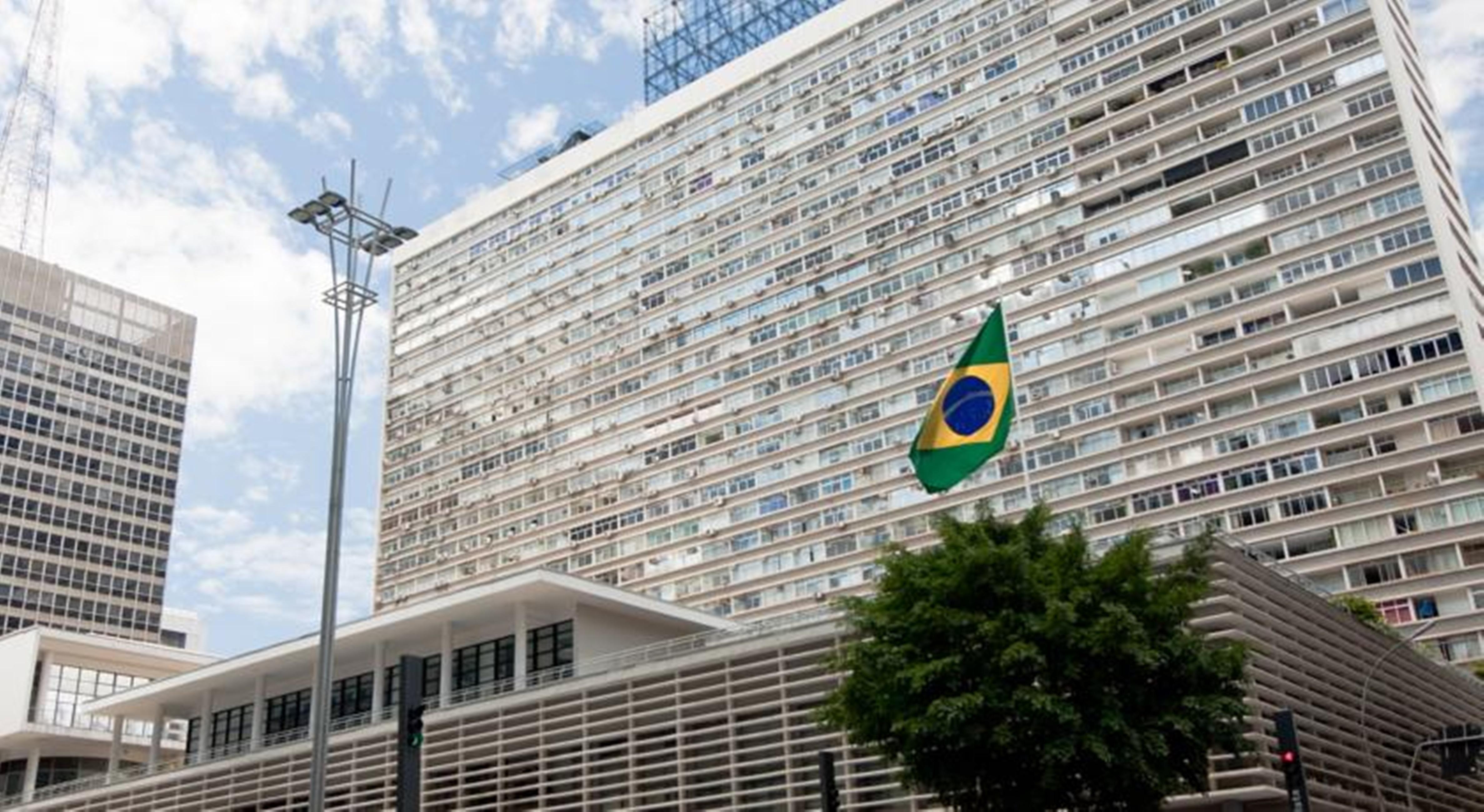Renaissance Sao Paulo Hotel Bagian luar foto The 1960s-built building of the Federal University of Rio de Janeiro, in which the university library is located.