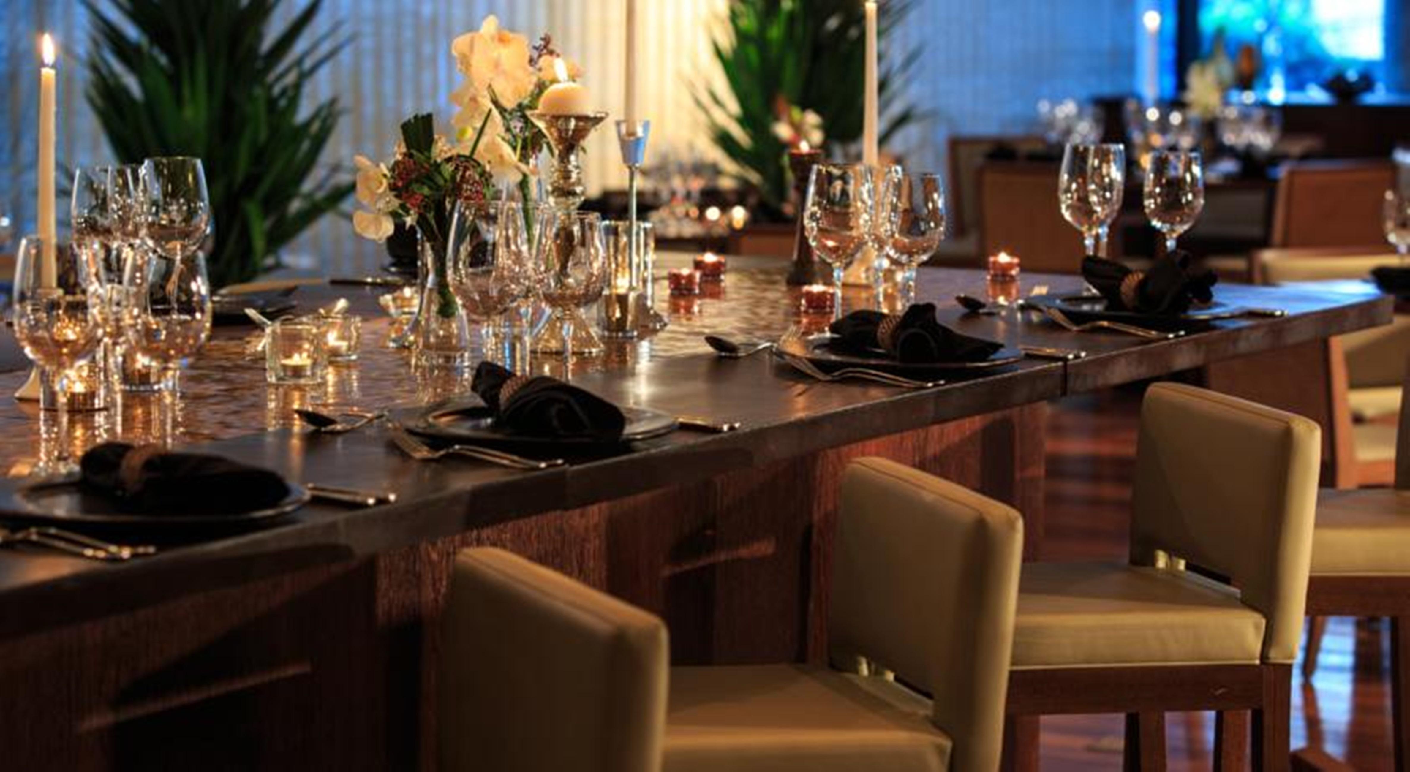 Renaissance Sao Paulo Hotel Bagian luar foto A table set for a formal dinner