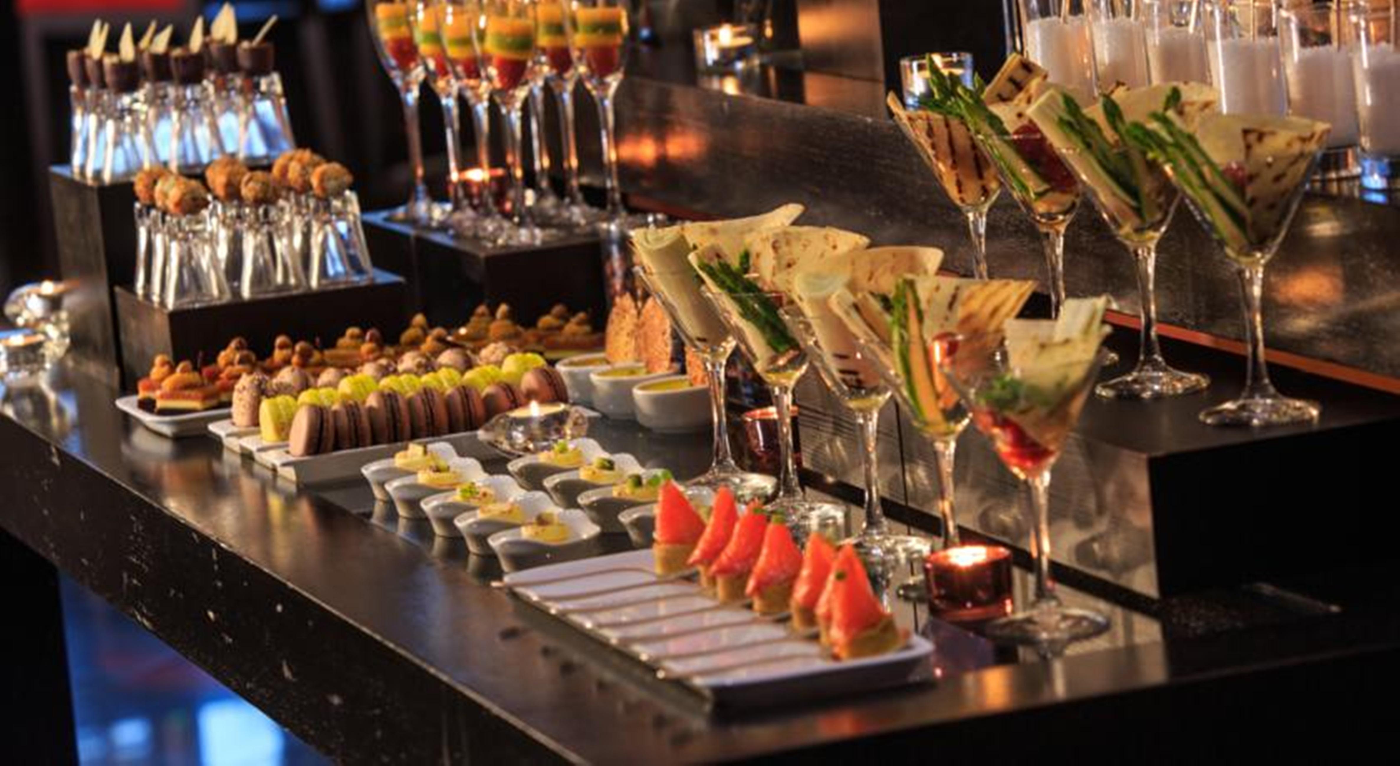 Renaissance Sao Paulo Hotel Bagian luar foto A selection of canapés